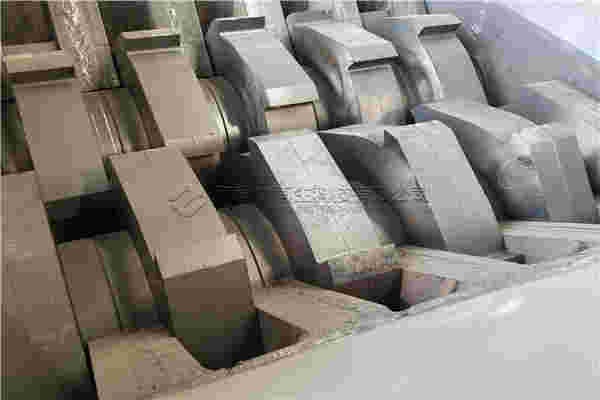 為什么撕碎機(jī)刀具的轉(zhuǎn)動(dòng)方向不一樣?