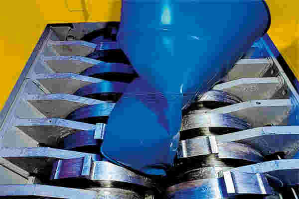 如何控制撕碎機出料的粒度？