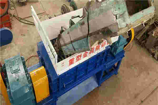 中再生撕碎機(jī)，完美實(shí)現(xiàn)廢舊金屬循環(huán)再利用