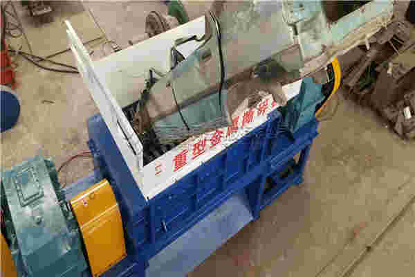 節(jié)能又環(huán)保的中再生金屬撕碎機(jī)