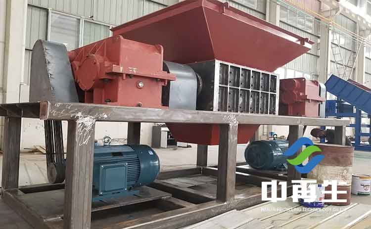 生活垃圾撕碎機磨盤間隙壓緊調(diào)節(jié)機構設計