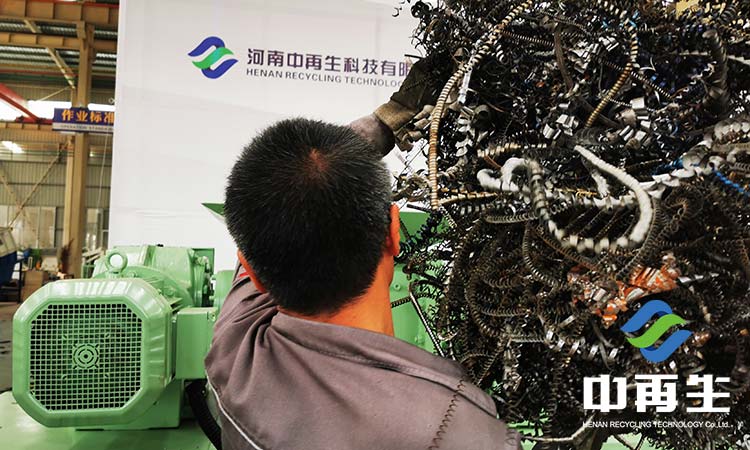 雙軸撕碎機(jī)，推動(dòng)廢舊金屬粉碎發(fā)展